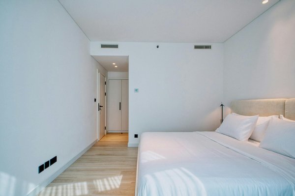 Quelles croisières permettent de découvrir les plages de sable noir en Hawaii?